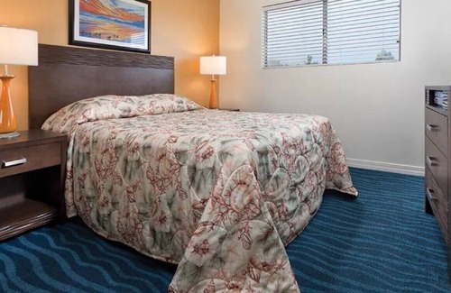 Pismo Beach Complejo | Charming resort in superb Pismo Beach short walk to pier with WiFi, fitness room