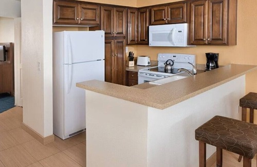 Pismo Beach Complejo | Charming resort in superb Pismo Beach short walk to pier with WiFi, fitness room