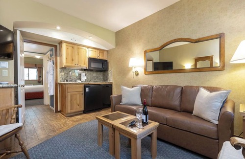Olympic Valley Complejo | Charming resort in Olympic valley, CA. walking distance to Palisades Tahoe ski
