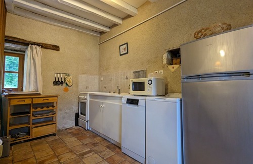 Ruffec Cabaña | Casa restaurada en entorno tranquilo con lago privado y terraza