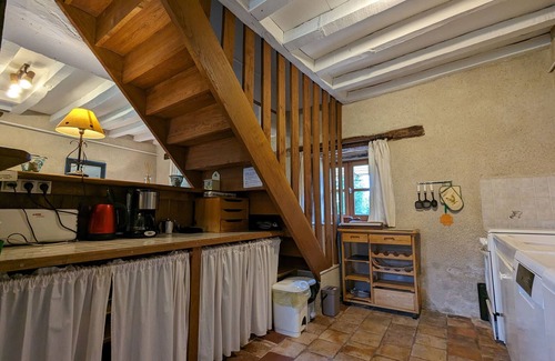 Ruffec Cabaña | Casa restaurada en entorno tranquilo con lago privado y terraza