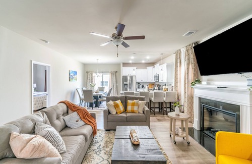Charlotte Casa | Charming Retreat: Cozy & Stylish Home by RedAwning