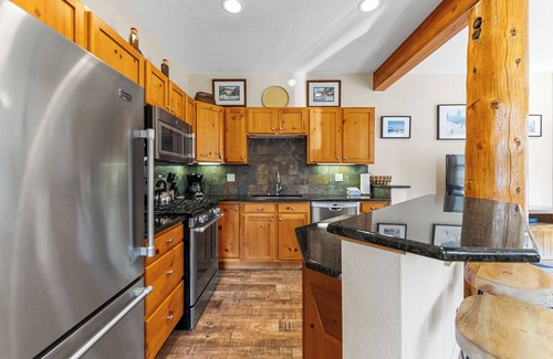 Keystone Condominio | Charming Retreat in Keystone w/ Private Patio & Fireplace, Close to River Run