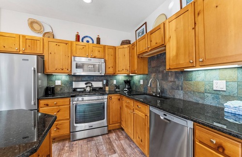Keystone Condominio | Charming Retreat in Keystone w/ Private Patio & Fireplace, Close to River Run