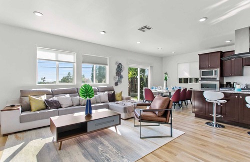 Sylmar Casa | Charming Retreat Nestled in Serene Apple Grove Lane – Perfect for Peace #41877