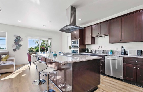 Sylmar Casa | Charming Retreat Nestled in Serene Apple Grove Lane – Perfect for Peace #41877