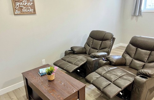 Airdrie Casa | Charming retreat near Banff