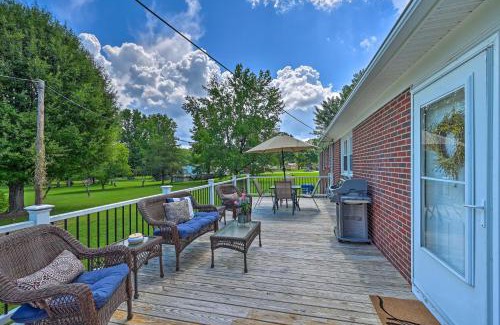Browns Summit Casa | Charming Retreat on 5 Acres with Deck and Grill!