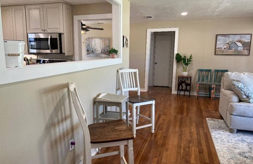 Clay Casa | “9-Acre Farm with nearby Hunt, Fish & Explore” close to SAFB. Quiet and Peaceful