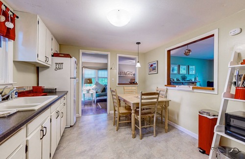 Bass River Casa | Charming retreat near the ocean with a firepit, deck, AC, & kayaks