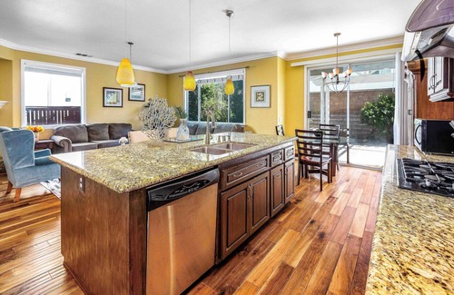 Rancho Cucamonga Casa | Charming River Oaks Retreat: Victoria Garden for Relaxing Getaways #140