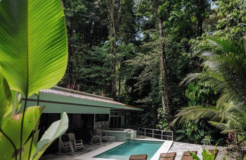 Parrita Casa | Charming riverfront cabin nestled in the tropical jungle