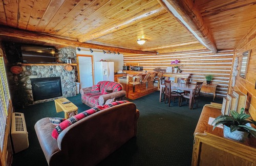 Last Chance Casa | Charming Riverfront Bungalow - Just steps from the River Bank!