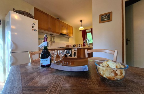 Prissac Cabaña | Casa acogedora con piscina y terraza privada, junto al río en entorno excepcional