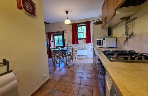 Prissac Cabaña | Casa acogedora con piscina y terraza privada, junto al río en entorno excepcional