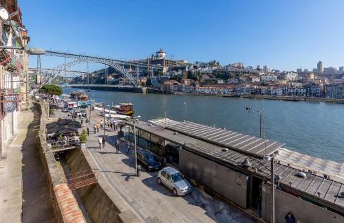 Sao Nicolau Apartamento | Charming riverview apartment in Porto