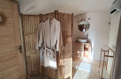 Vernoux-en-Vivarais Cama Y Desayuno | Vrbo Property