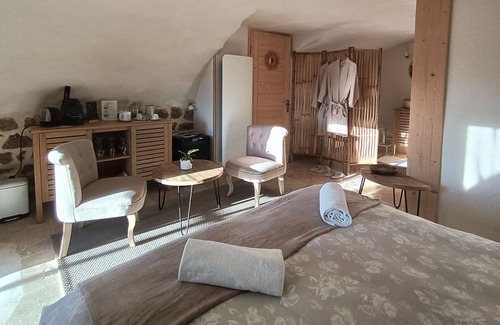 Vernoux-en-Vivarais Cama Y Desayuno | Vrbo Property