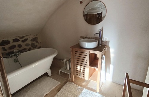 Vernoux-en-Vivarais Cama Y Desayuno | Vrbo Property