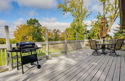 Mindoro Casa | Charming Rockland Retreat with Deck and Grill!