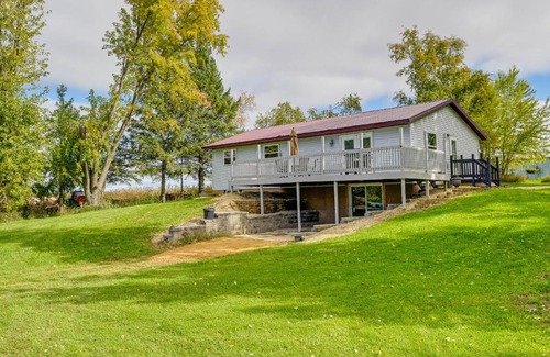 Mindoro Casa | Charming Rockland Retreat with Deck and Grill!