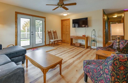 Mindoro Casa | Charming Rockland Retreat with Deck and Grill!
