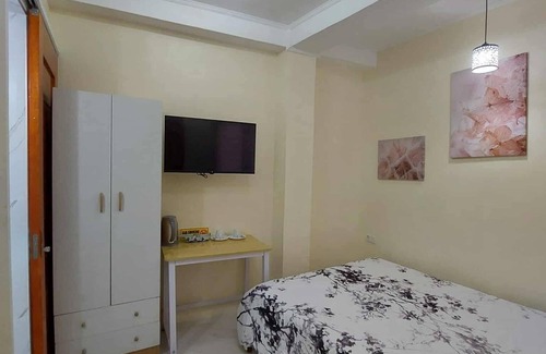 Compostela Cama Y Desayuno | Charming Room in Delightful Compostela with Free Breakfast & Outdoor Seating