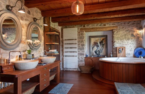 Orbey Casa | Habitacion Doble-Exclusivo-Baño en la habitacion-Vista a la Montana-Suite de ...