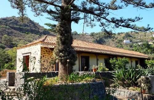 Teror Cabaña | Charming Rural Estate nestled in Historic Teror, Gran Canaria with Ons
