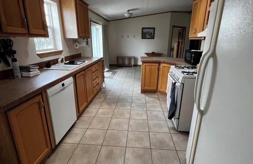 Livingston Casa | Charming rural setting 2-bedroom house in brilliant Livingston with WiFi and AC.