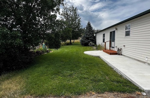 Livingston Casa | Charming rural setting 2-bedroom house in brilliant Livingston with WiFi and AC.