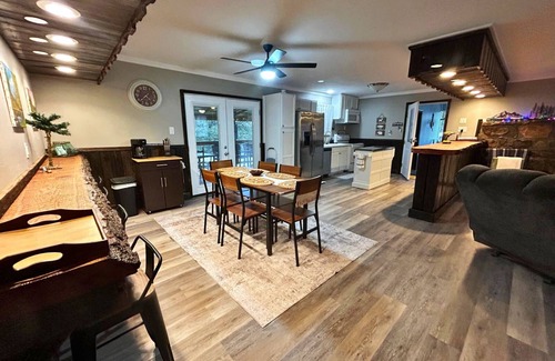 Dandridge Casa | Charming & Rustic 4-bedroom Smoky Mountain Home with Golf Cart and large yard!
