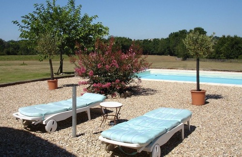Saint-Meard-de-Gurcon Casa | Encantadora casa de piedra con piscina privada y casa de la piscina.