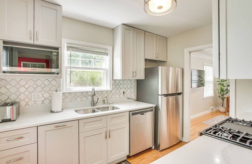 Highland Casa | Charming Saint Paul Retreat: 7 Mi to Downtown!