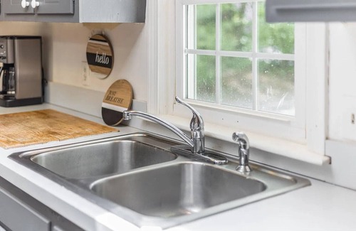 Sandwich Casa | Charming Sandwich Cape Home - Short Drive to Beach & Boardwalk