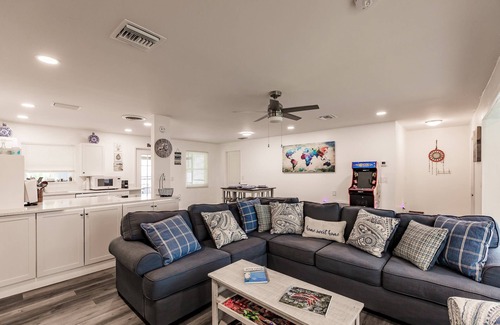 Sanibel Casa | Charming Sanibel home - 2 BR, 2 BTH with Pool, WiFi, Family friendly home