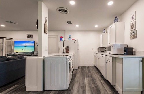 Sanibel Casa | Charming Sanibel home - 2 BR, 2 BTH with Pool, WiFi, Family friendly home