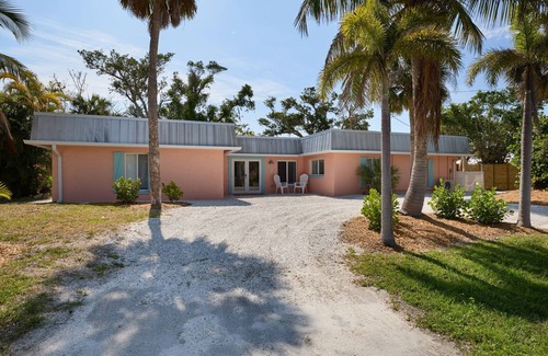 Sanibel Casa | Charming Sanibel Retreat 2BR, Pet Friendly