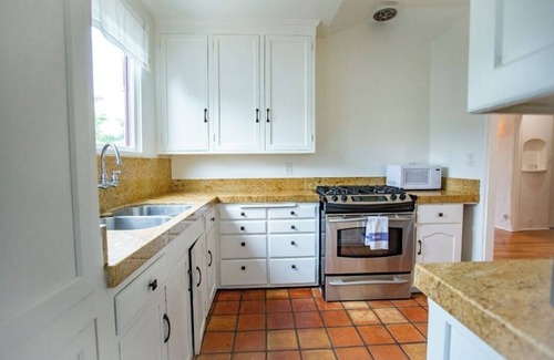 Westside Cabaña | Charming Santa Barbara Cottage