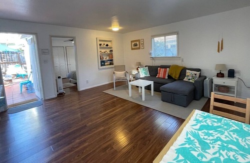 Oak Park Cabaña | Charming Santa Barbara Cottage with large private outdoor patio & garden