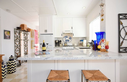 Country Club Apartamento | Charming Seashell Cottage Overlooking Garden