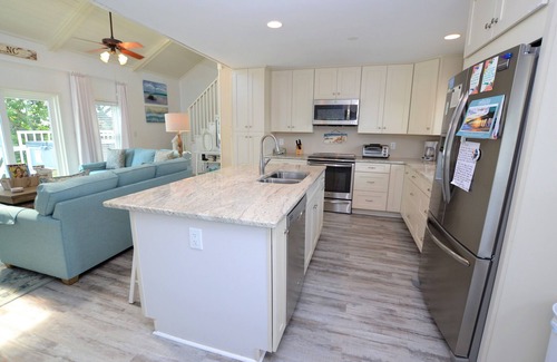 Carolina Dunes Casa | Charming seaside cottage located in Duck, NC.