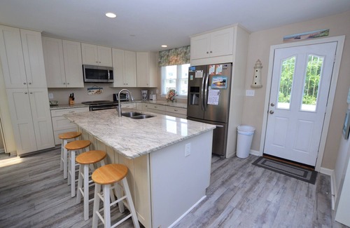 Carolina Dunes Casa | Charming seaside cottage located in Duck, NC.