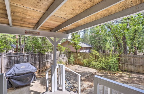 Lakehead-Lakeshore Cabaña | Charming Shasta Lake Retreat: Boat, Hike & Fish!