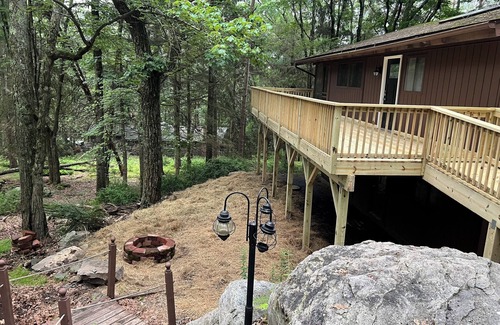 Hawley Casa | Charming short-term rental for a getaway in Hamlock Farms, PA.