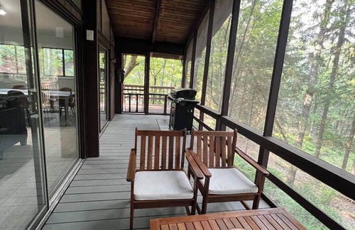 Hawley Casa | Charming short-term rental for a getaway in Hamlock Farms, PA.