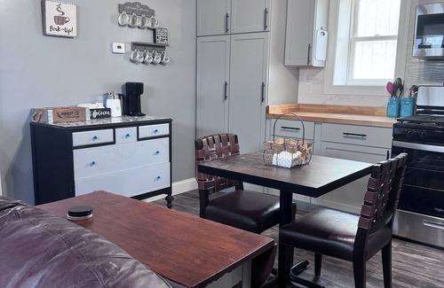 Manville Cabaña | Charming single family Cottage w fenced in yard, pet friendly, fenced yard
