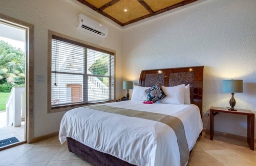 Placencia Complejo | Charming Single Room w/ Private Patio, Wireless Internet, & Mini Bar