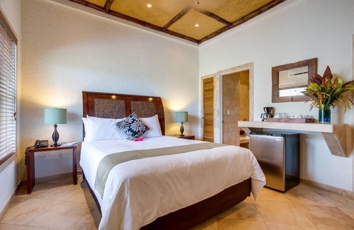 Placencia Complejo | Charming Single Room w/ Private Patio, Wireless Internet, & Mini Bar