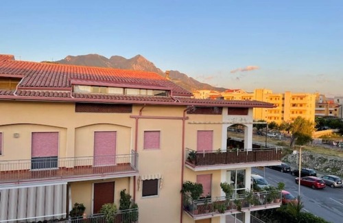 Diamante Casa | Charming Single Room with Balcony in the Heart of Diamante